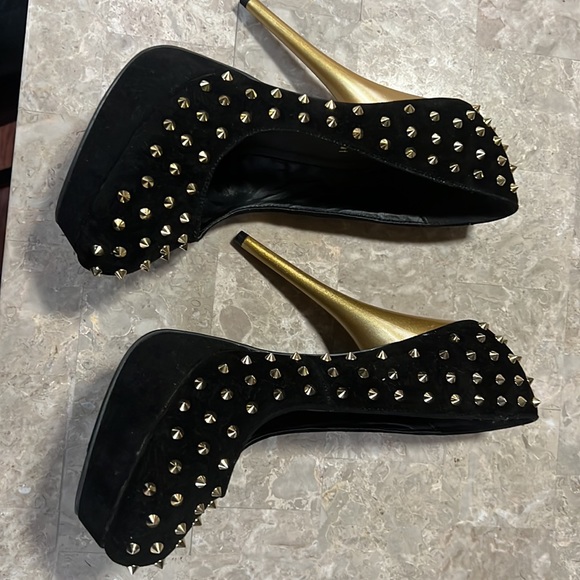 Black velvet 5 inch heel with Gold Spikes - Picture 2 of 6
